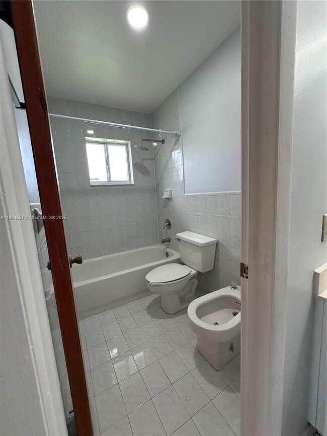 Building Photo - 2210 W 74th St