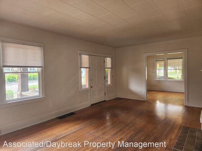 Building Photo - 3 br, 2 bath House - 1909 Summitview