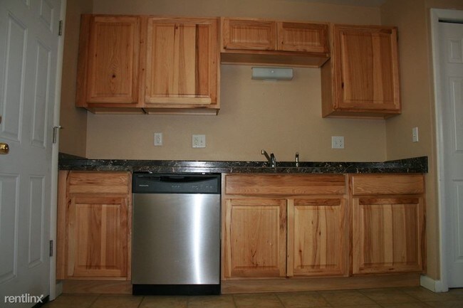 Building Photo - 4 br, 2 bath House - 900 E Evans Ave