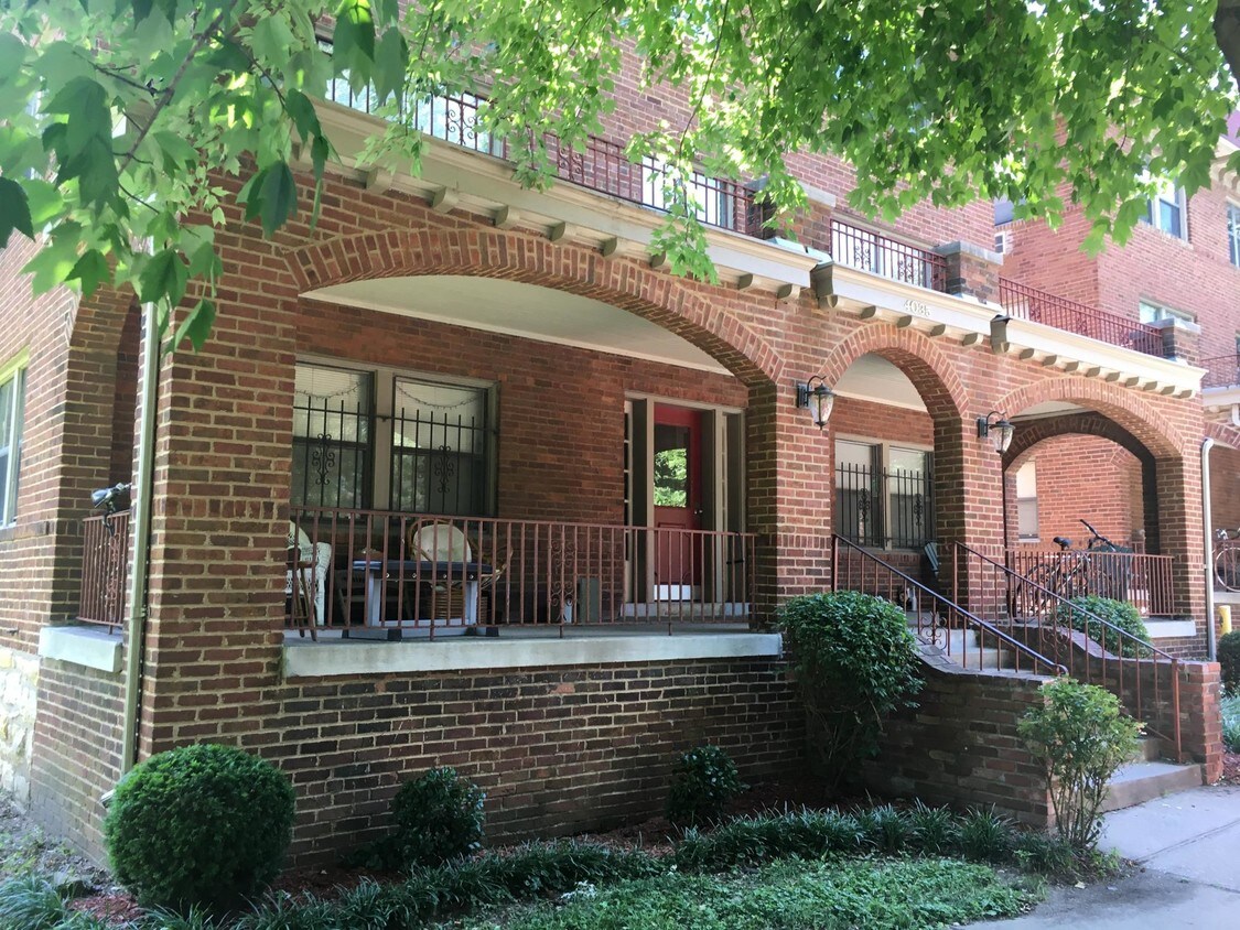 Primary Photo - 4035 Charlotte St