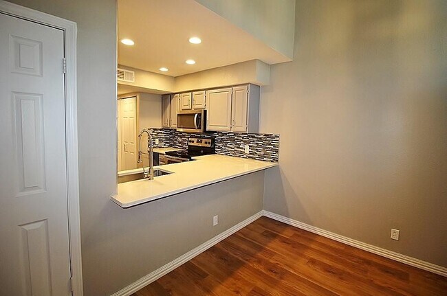 Foto del edificio - 18240 Midway Rd