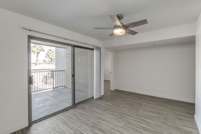 Interior Photo - The Rockford