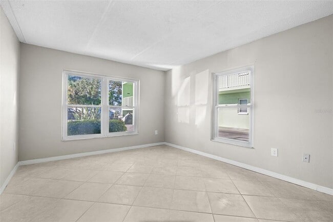 Building Photo - 464 N Paula Dr