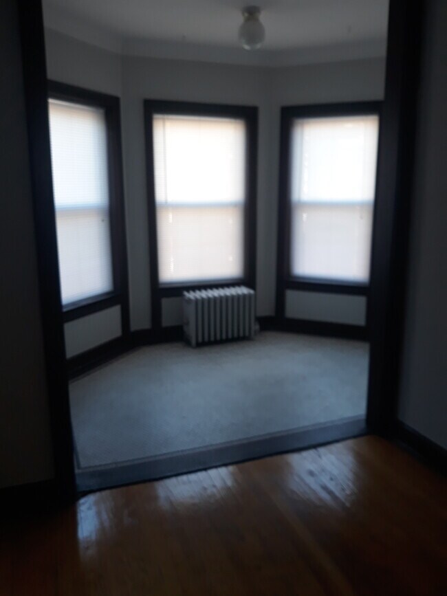 Foto del edificio - 835 W Cornelia Ave