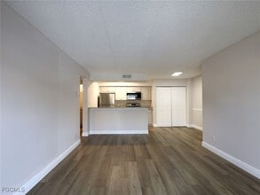Building Photo - 5321 Summerlin Rd