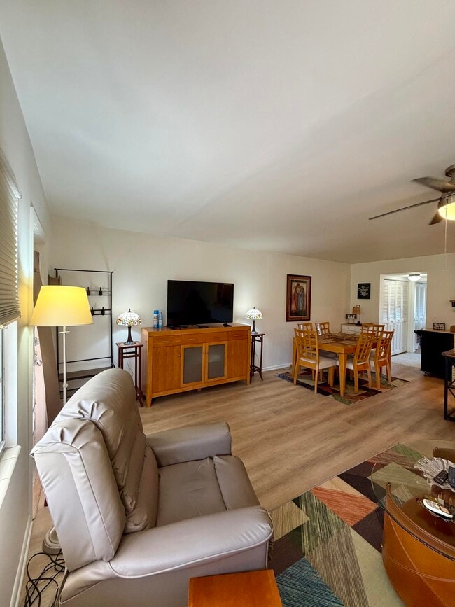 Building Photo - 132 Preston Way