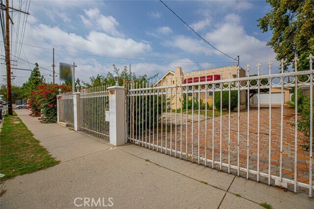 Foto del edificio - 11921 Saticoy St