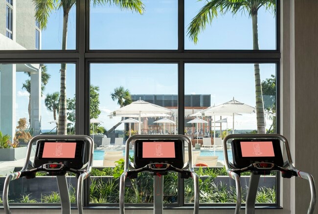 Interior Photo - Cascade Link at Douglas