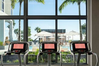 Interior Photo - Cascade Link at Douglas