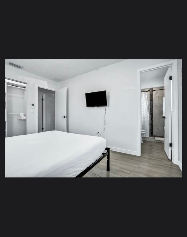 Building Photo - 2142 Mary Sue St