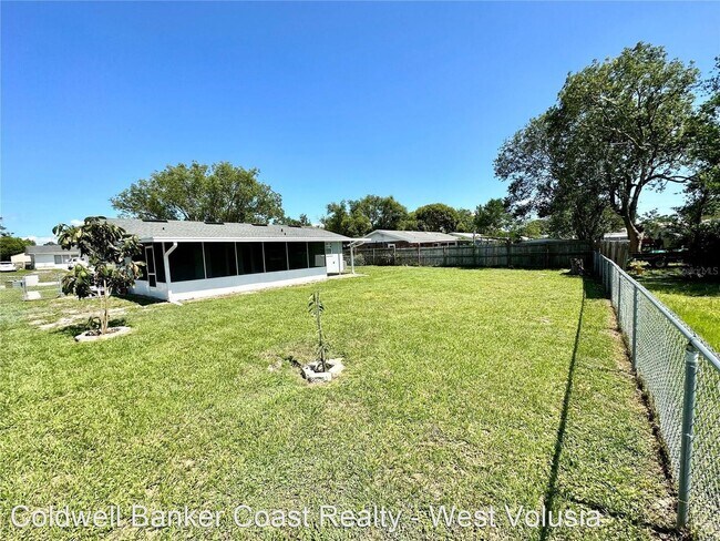 Foto del edificio - 2 br, 1.5 bath House - 2215 Poinsettia Dr