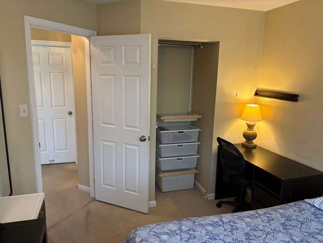 Building Photo - 1902 N Daniel St