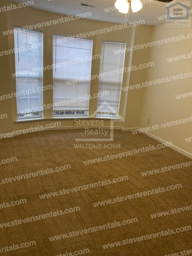 Foto del edificio - 306 Oriole Dr