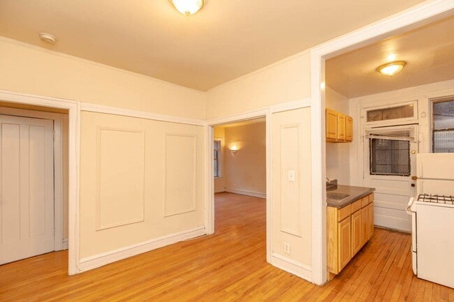 Building Photo - 1333 W Touhy Ave
