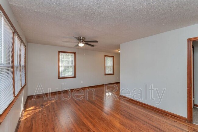 Building Photo - 2202 Shirley Ave