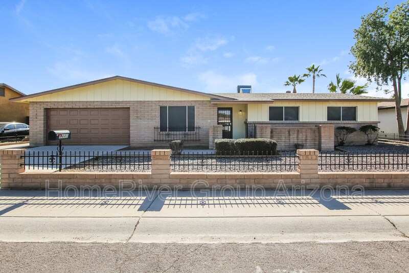 Primary Photo - 4441 W Carol Ave