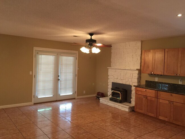 Foto del edificio - 6379 Edgewood Way