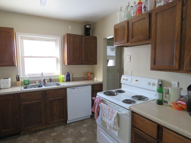 kitchen - 720 3rd St N