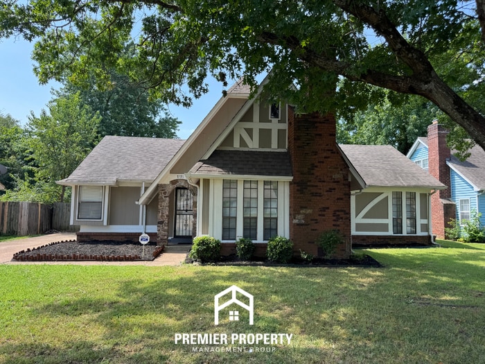 3BR/2BA Memphis Rental with Vaulted Ceilings, Rustic Fireplace & Fenced Yard - 3BR/2BA Memphis Rental with Vaulted Ceilings, Rustic Fireplace & Fenced Yard