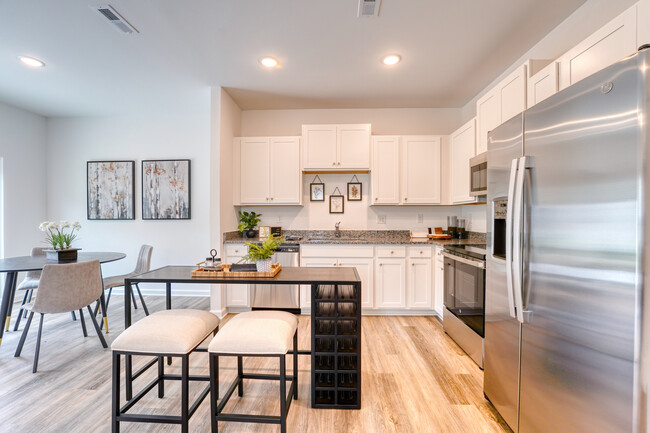 Cocina - Windward Grove - Townhome Rentals