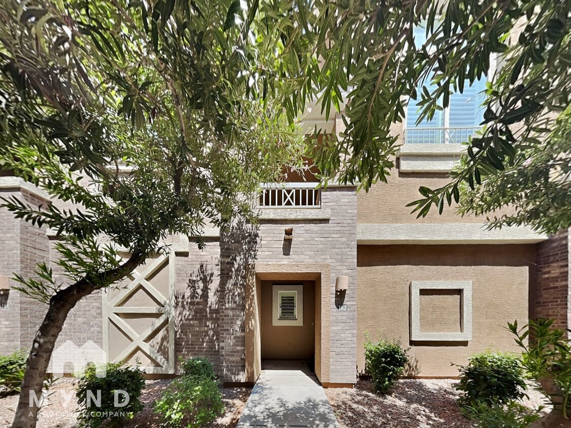 Primary Photo - 18250 N Cave Creek Rd
