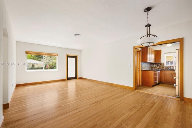 Foto del edificio - 2431 Overbrook St