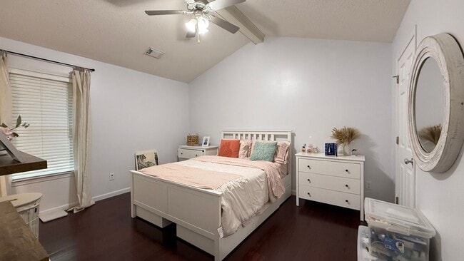Building Photo - For Rent – Fully Furnished 3 Bedroom, 2 Ba...