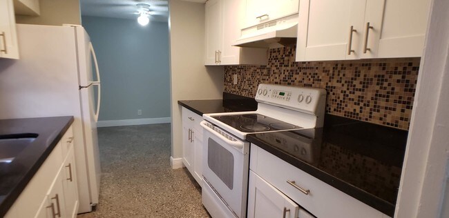 Foto del edificio - 2651 NW 21 Court