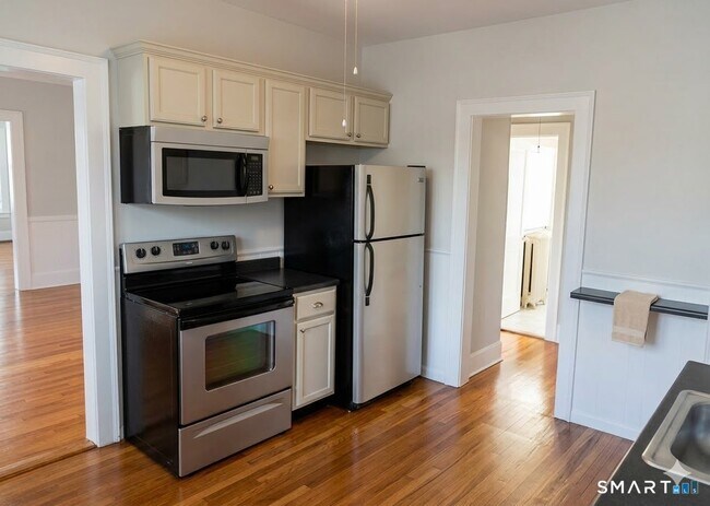 Building Photo - 65 Burr St