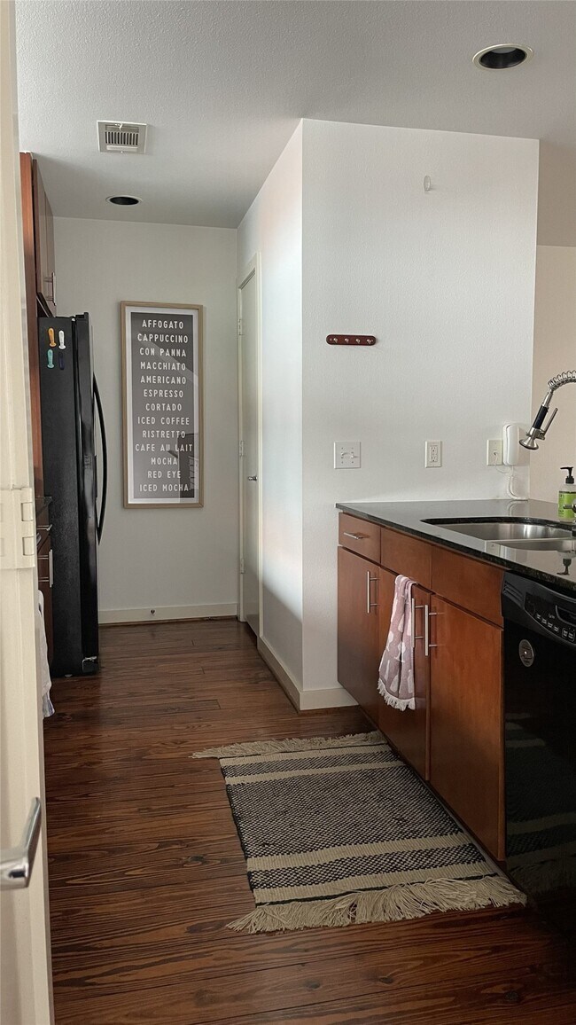 Foto del edificio - 2918 Commerce St