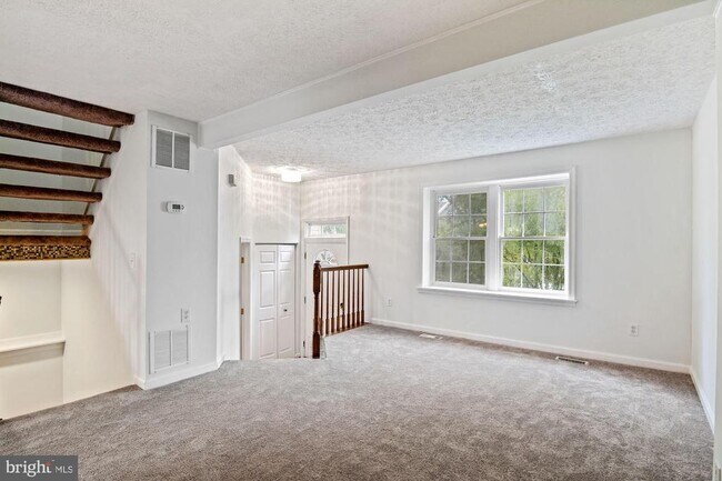 Foto del edificio - 302 Ridgecrest Ct