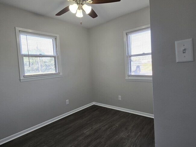Building Photo - 5841 Anchor Way