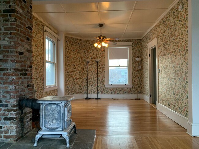 Building Photo - 136 Bartlett Avenue