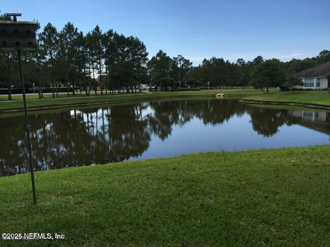 Foto del edificio - 408 Chicory Pl