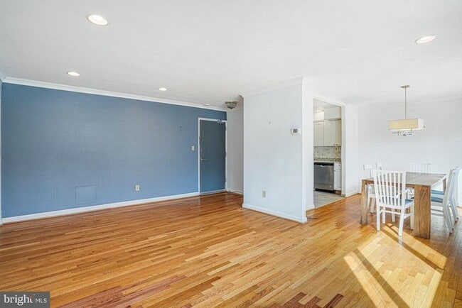 Building Photo - 95 E Wayne Ave