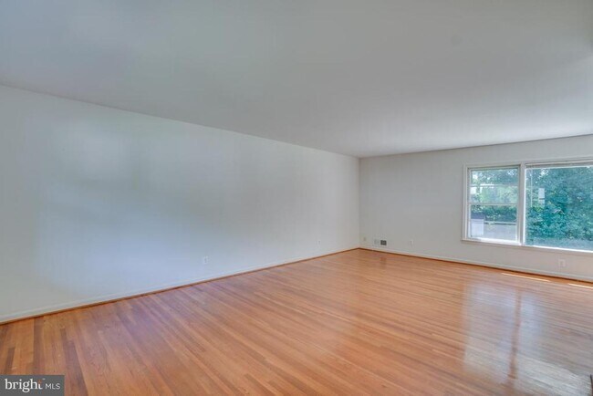 Foto del edificio - 3710 Woodburn Rd