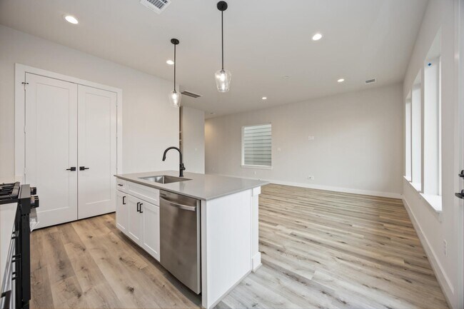 Photo - 6111 Campos Dr House