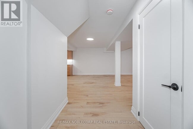 Building Photo - 131 Dunstan Crescent