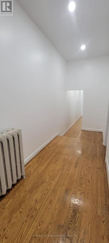 Primary Photo - 360 Gerrard St E