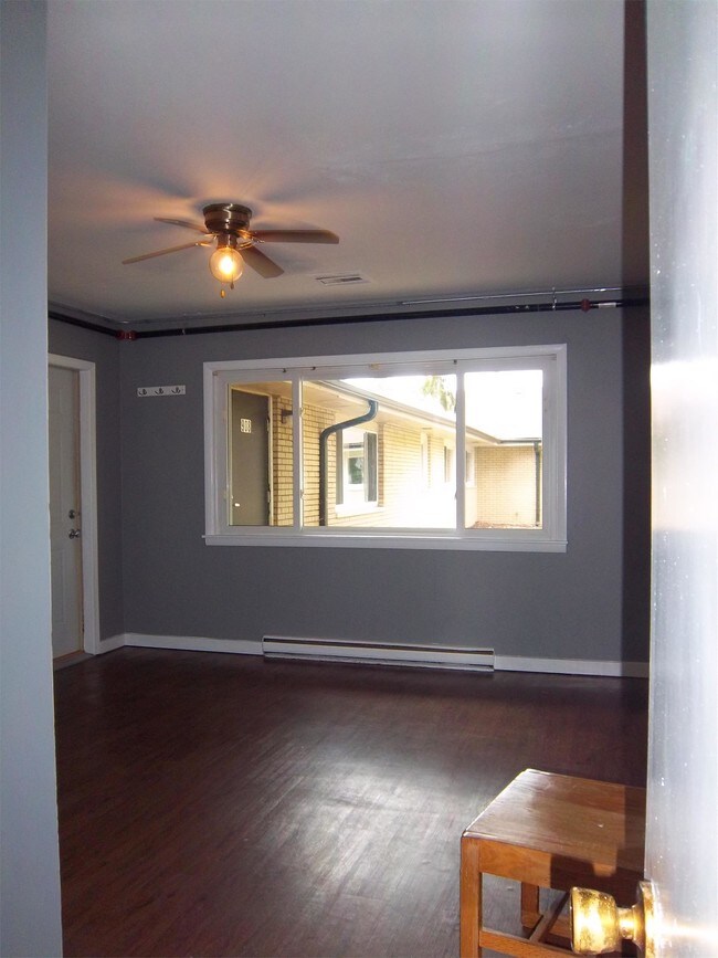 Building Photo - 908 Greenbrier Rd