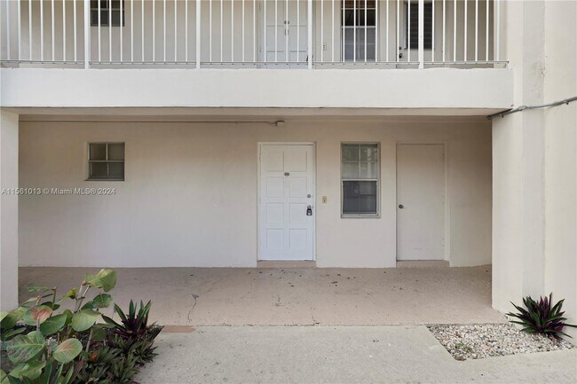 Building Photo - 2651 S Course Dr