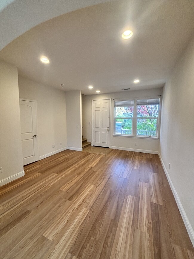 Building Photo - 114 Ironhorse Place