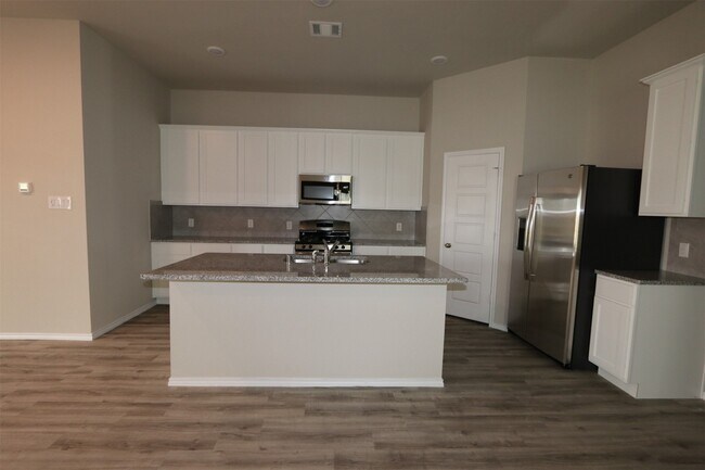 Foto del edificio - 2015 Levant Ln