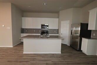 Building Photo - 2015 Levant Ln