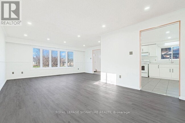 Building Photo - 163 Hazelglen Dr