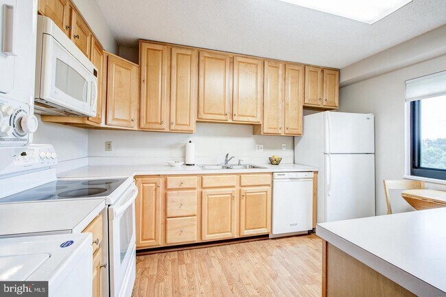 Building Photo - 3330 N Leisure World Blvd