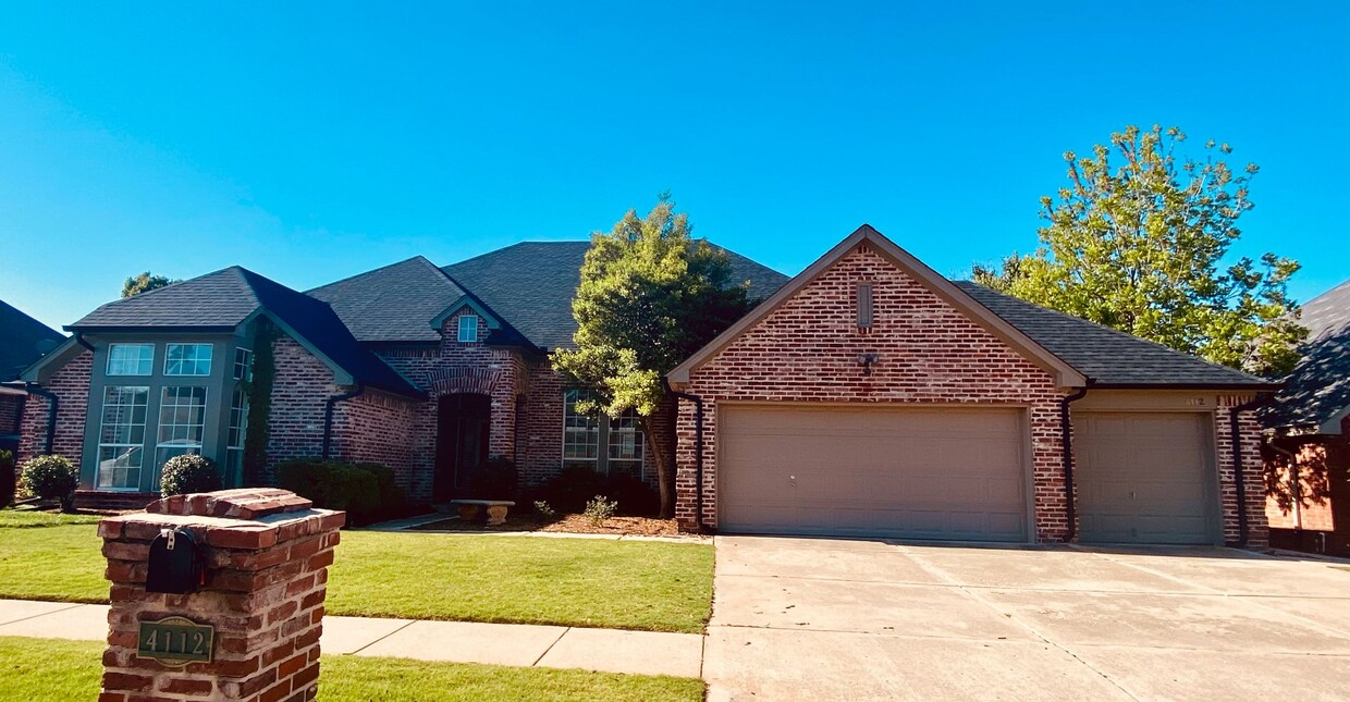 Foto principal - Extensively Remodeled Home in Remington Ad...