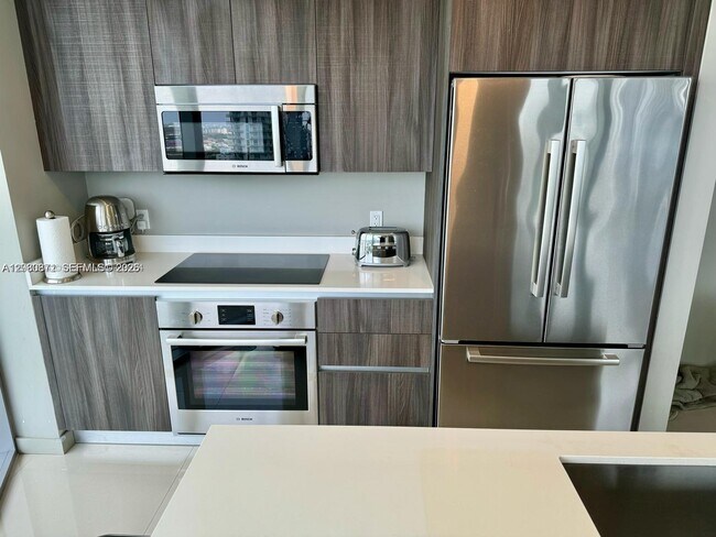 Foto del edificio - 488 NE 18th St