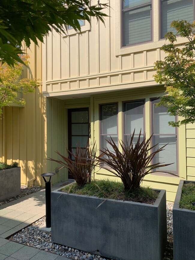 Building Photo - 874 Altaire Walk