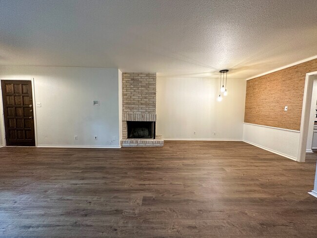 Sala de estar - 2300 Nacogdoches Rd
